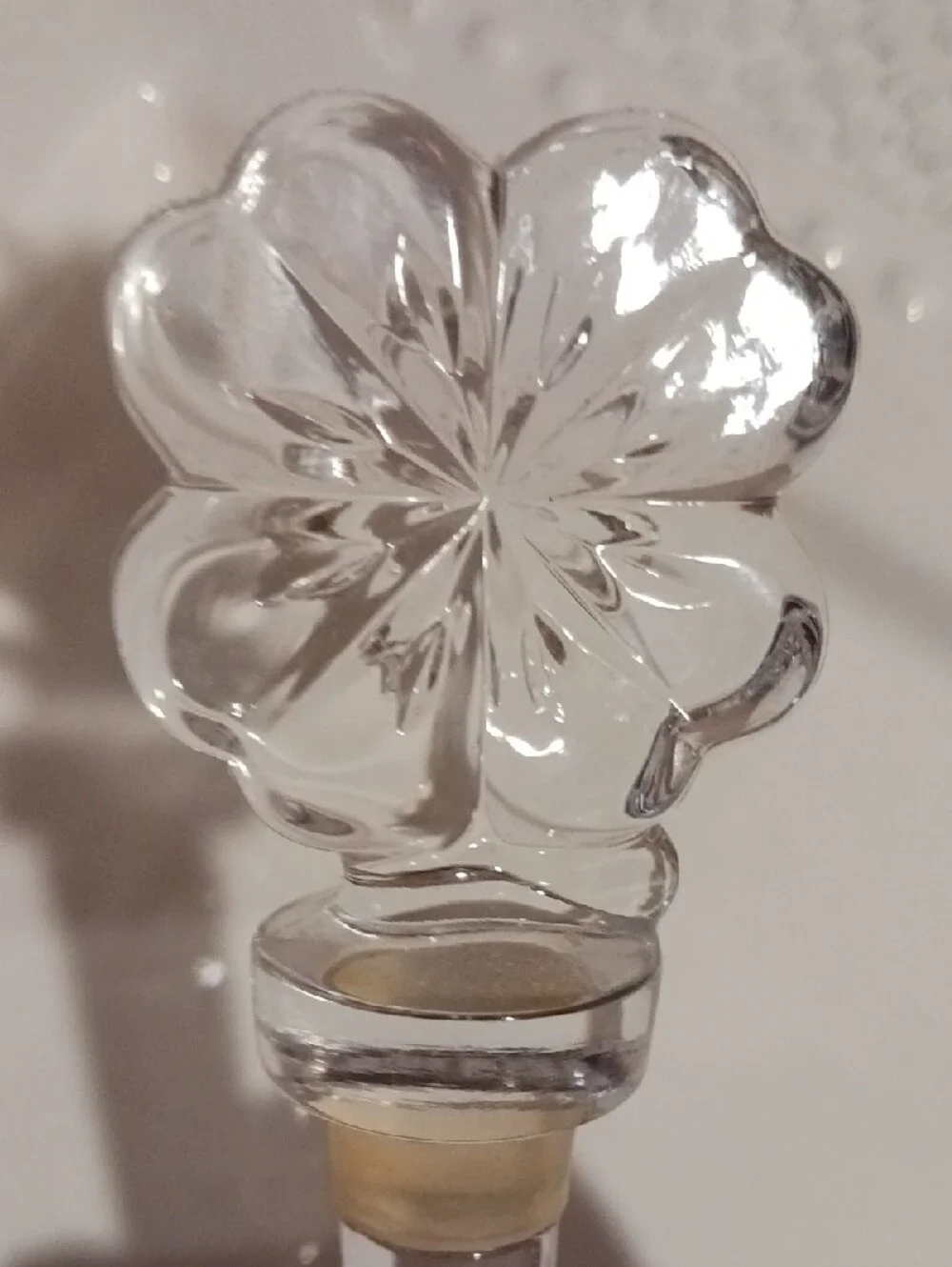 Stunning! ⚜️ Clear Glass Floral/4 Leaf Clover 🍀 Bottle Stopper 🍀⚜️🍀